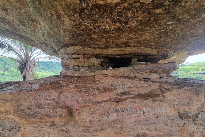 Aburi Botanic Gardens, Boti Falls,Umbrella Rock & Cocoa Farm Tour - Boti Falls and the 250-step walk