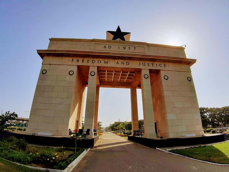 Accra: City Highlights Half-day Guided Tour with Transfers - What the guide and driver add to the day