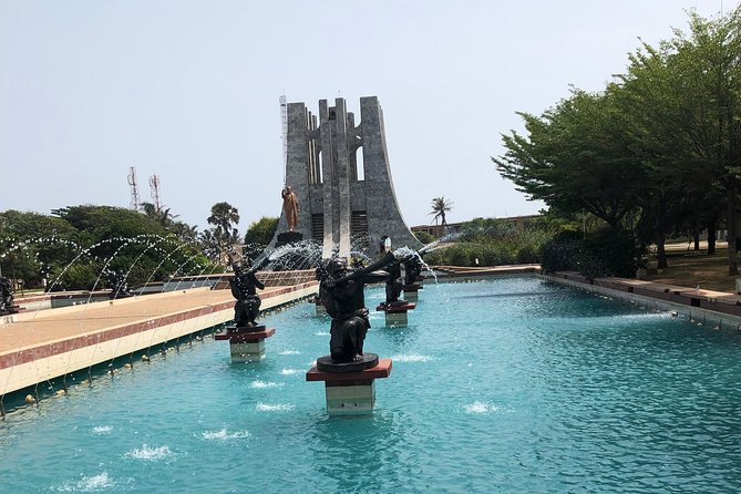 Accra City Tour - Makola Market and shopping for African fabrics