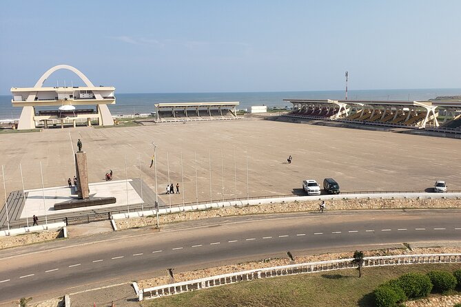 Accra Detailed City Tour - Centre for National Culture: crafts, bargaining, and music