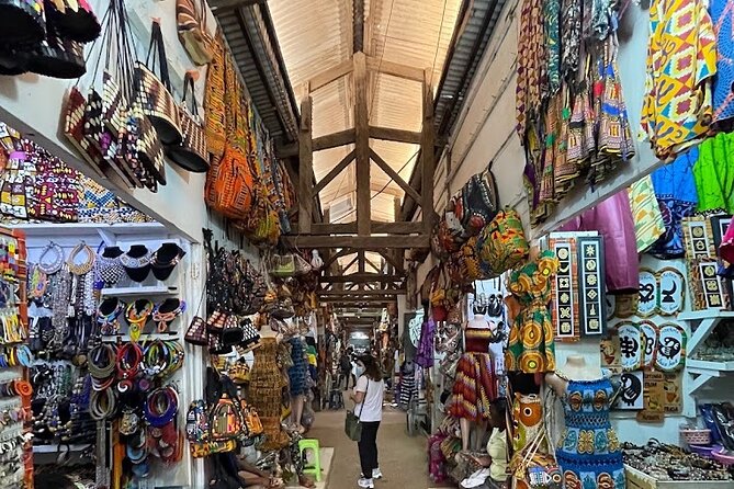 Accra Explored: A Full-Day Private City Tour for Culture Seekers - Independence Square explains Ghana’s public symbols