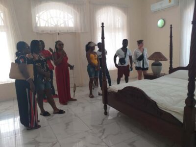 Accra: Guided City Tour with Lunch