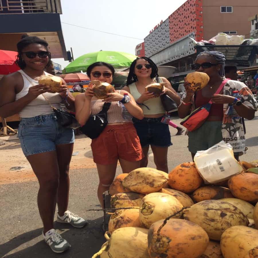 Accra Street Food Tour: Makola Market Tour With Full Lunch - Entering Makola Market for the first tastings