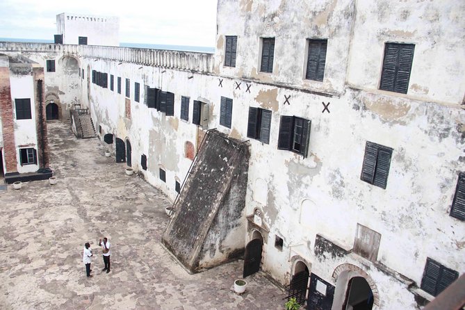 Accra To Cape Coast And Elmina Day Tour - What the private guide adds