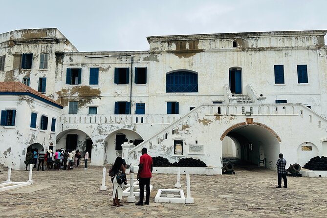 Assin Manso Slave River and Cape Coast Castle Private Day Tour - Cape Coast Castle and the scale of confinement