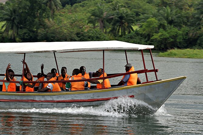 Caves and Cruise Tour in Ghana - What the private format changes