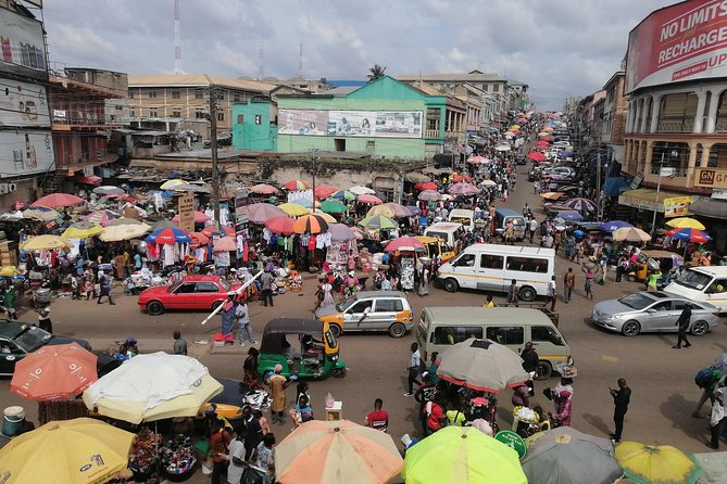 Discover kumasi Tours - Two hours with kente weavers in Bonwire
