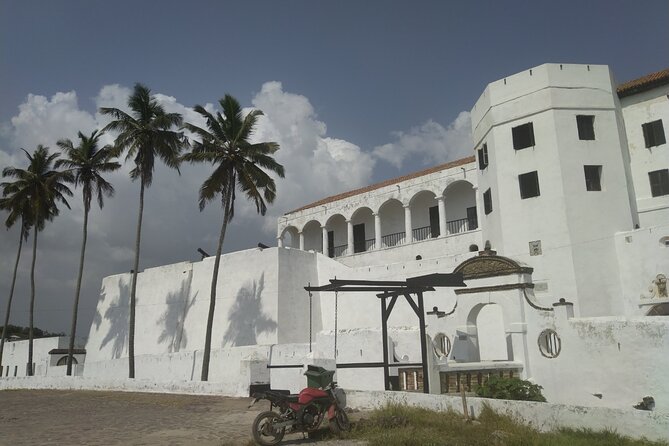 Elmina & Cape Coast Castles Day Trip from Accra - Entering Elmina Castle and its dungeons