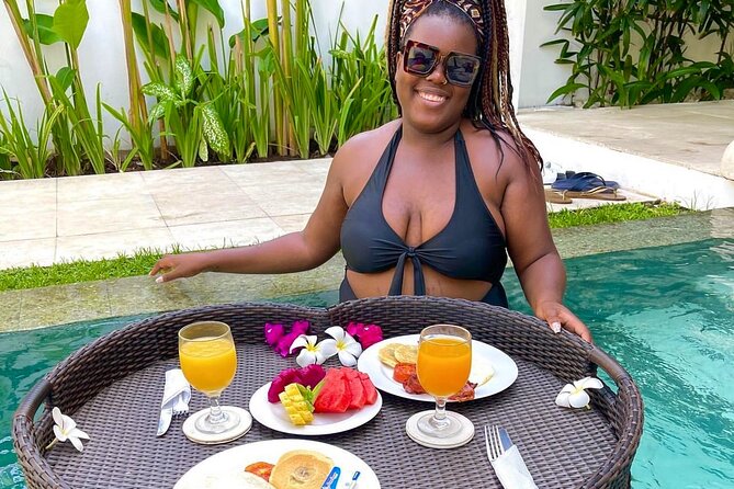 Floating Brunch Pool Experience - Arriving in Accra for a floating breakfast