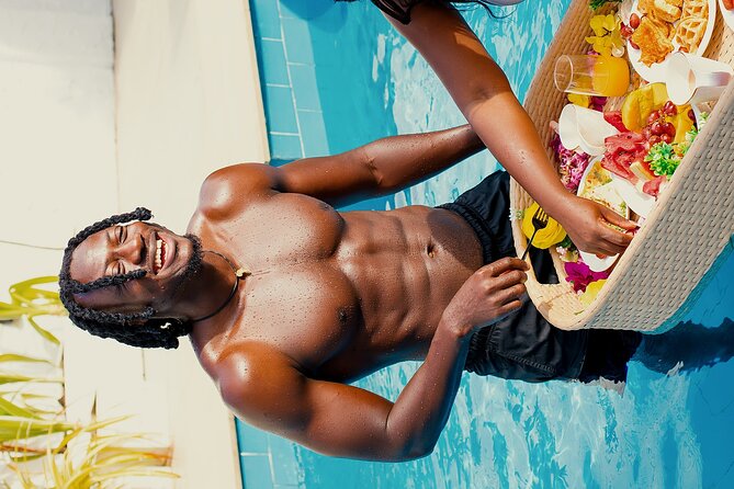 Floating Brunch Pool Experience - Making the most of the photo setup