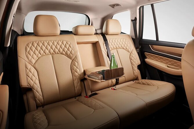 Private Airport Transfer to from ACC Kotoka by Business Car - The business car and the space inside